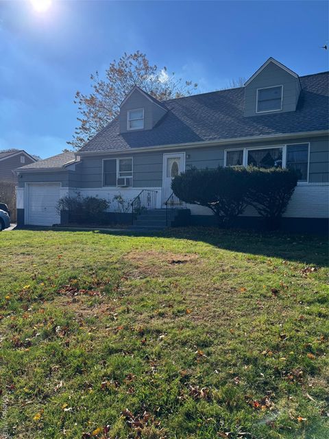 Photo of 205 Lenox Road, Huntington Station, NY 11746 (MLS # 934344)