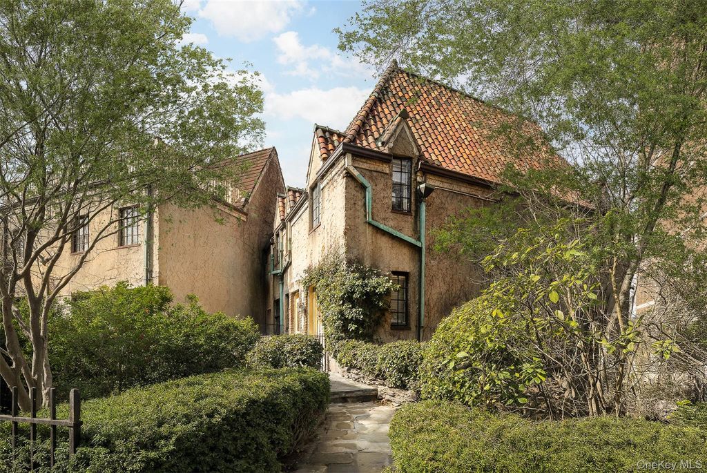 Photo of 2501 Palisade Avenue #H2, Bronx, NY 10463 (MLS # 963407)