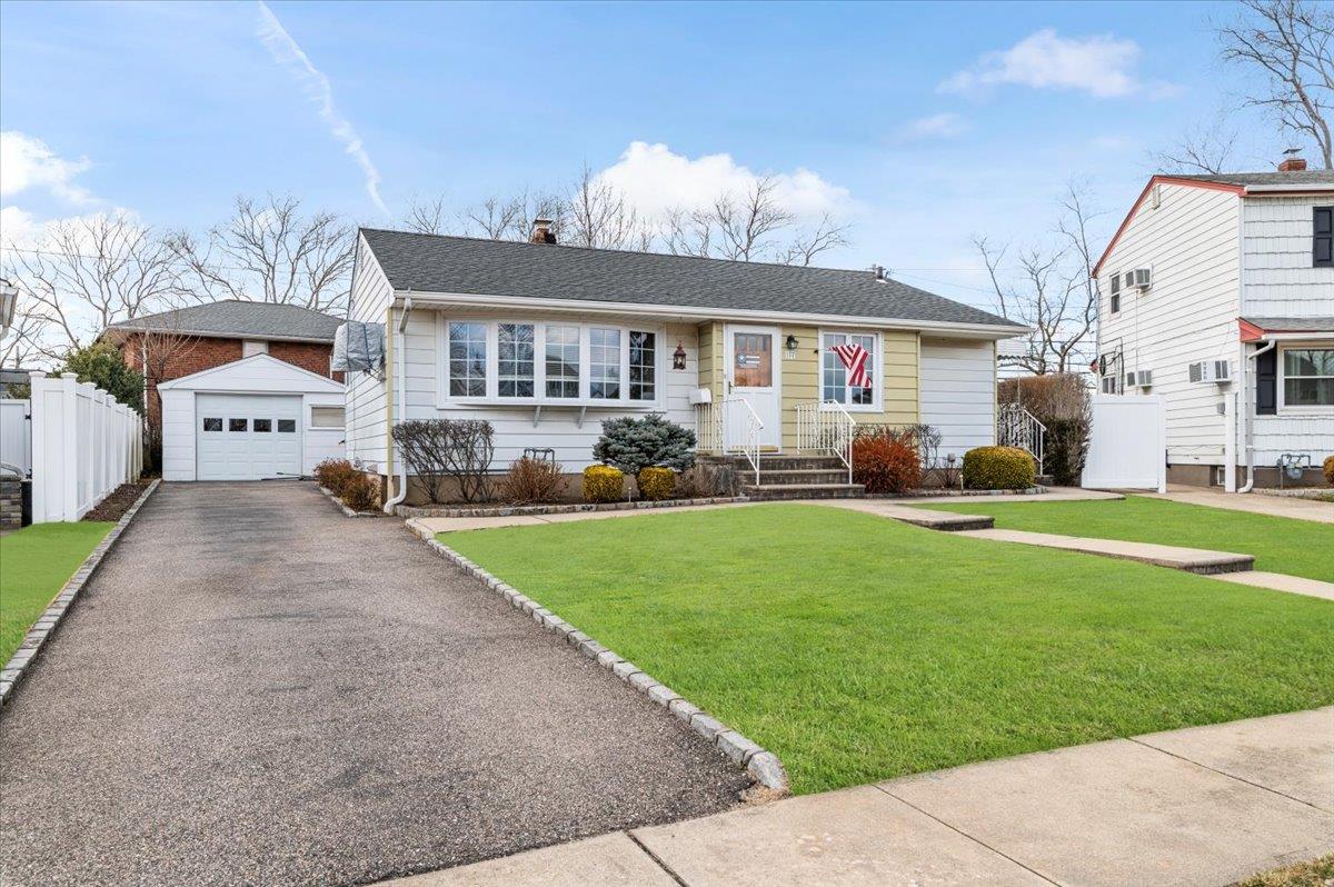 177 Dartmouth Drive, Oyster Bay, New York image 2