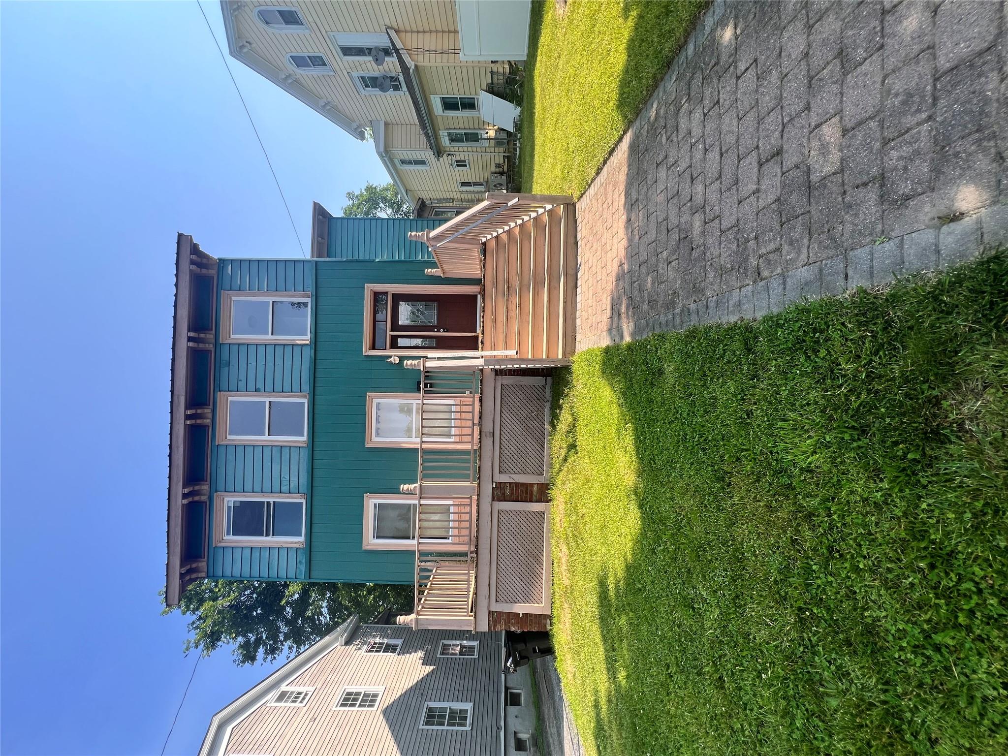 Rental Property at High Street 2, Poughkeepsie, New York - Bedrooms: 2 
Bathrooms: 1 
Rooms: 6  - $2,500 MO.
