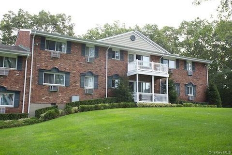 Photo of 425 Lincoln Boulevard #1-2W, Hauppauge, NY 11788 (MLS # 968587)