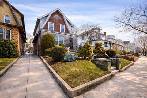 Homes For Sale - 1813 Willow Lane<br/> Bronx, NY 10461