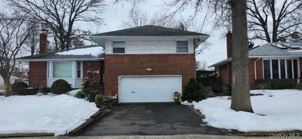 Photo of 25 Pinetree Road, Westbury, NY 11590 (MLS # 963219)