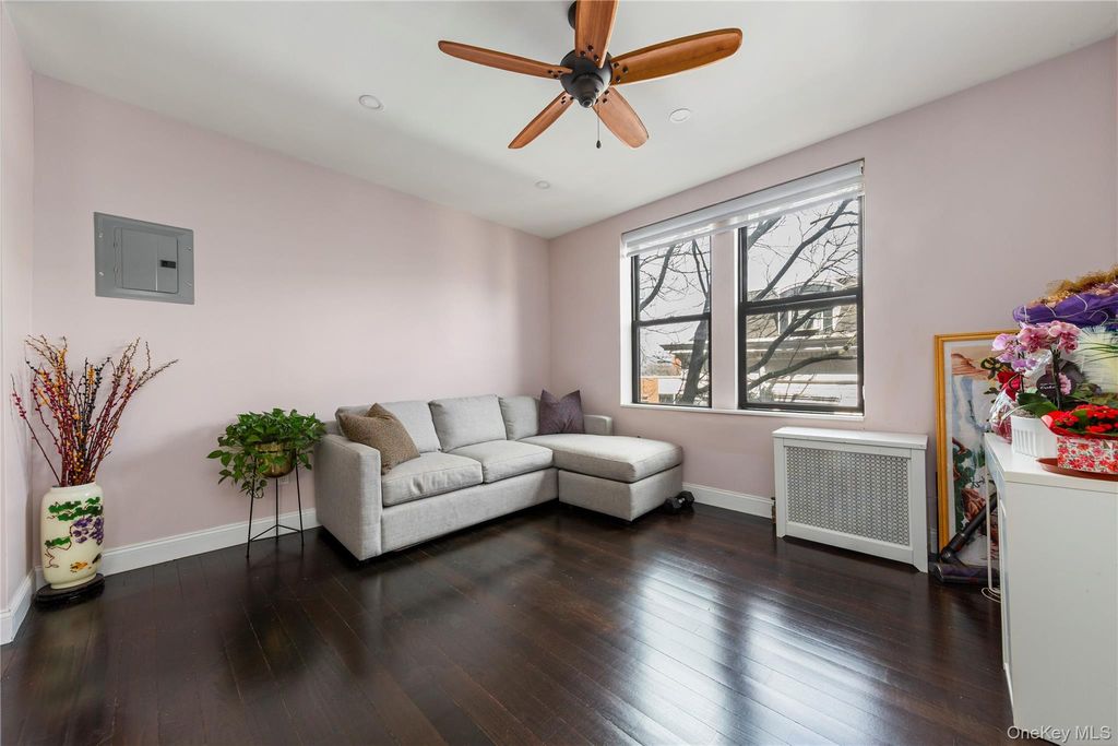 Photo of 13605 Sanford Avenue #4Q, Flushing, NY 11355 (MLS # 980624)