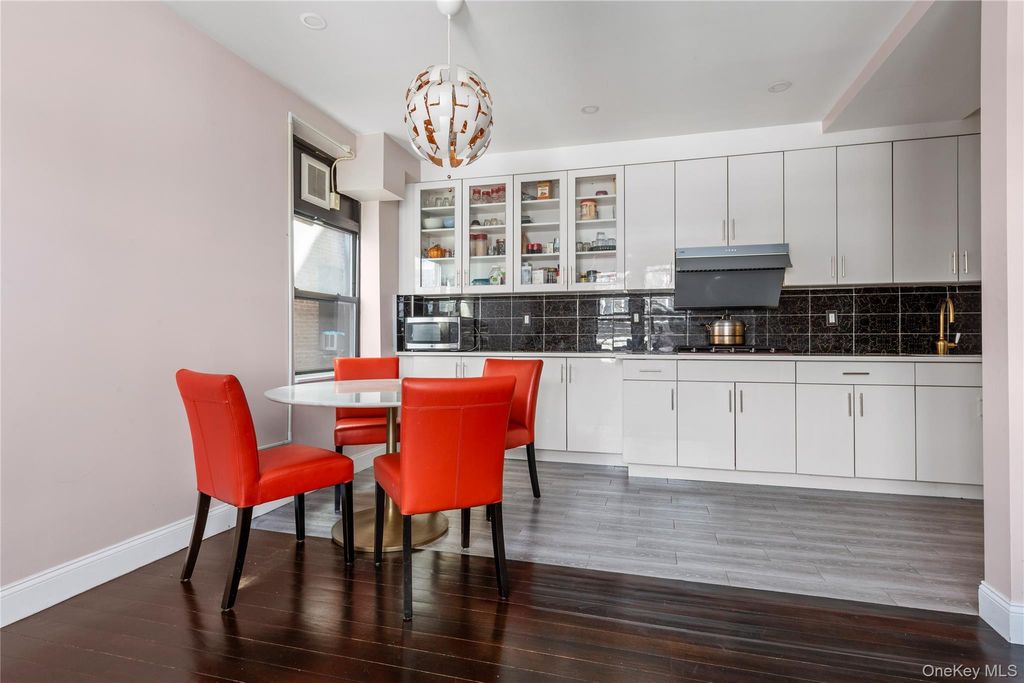 Photo of 13605 Sanford Avenue #4Q, Flushing, NY 11355 (MLS # 980624)