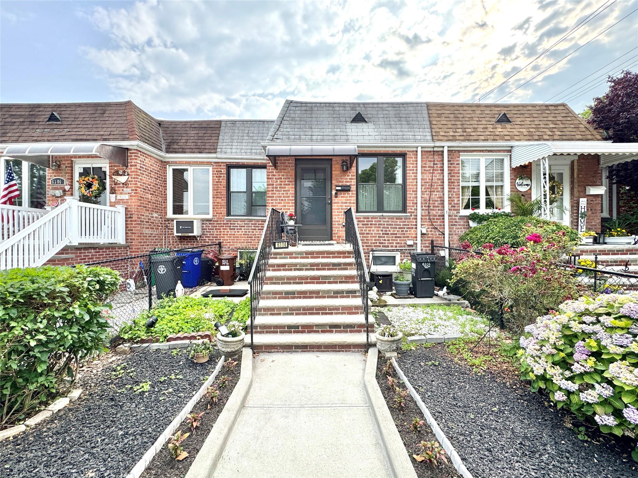 74th Street, Middle Village, Queens, NY - 2 Bedrooms  
2 Bathrooms  
8 Rooms - 