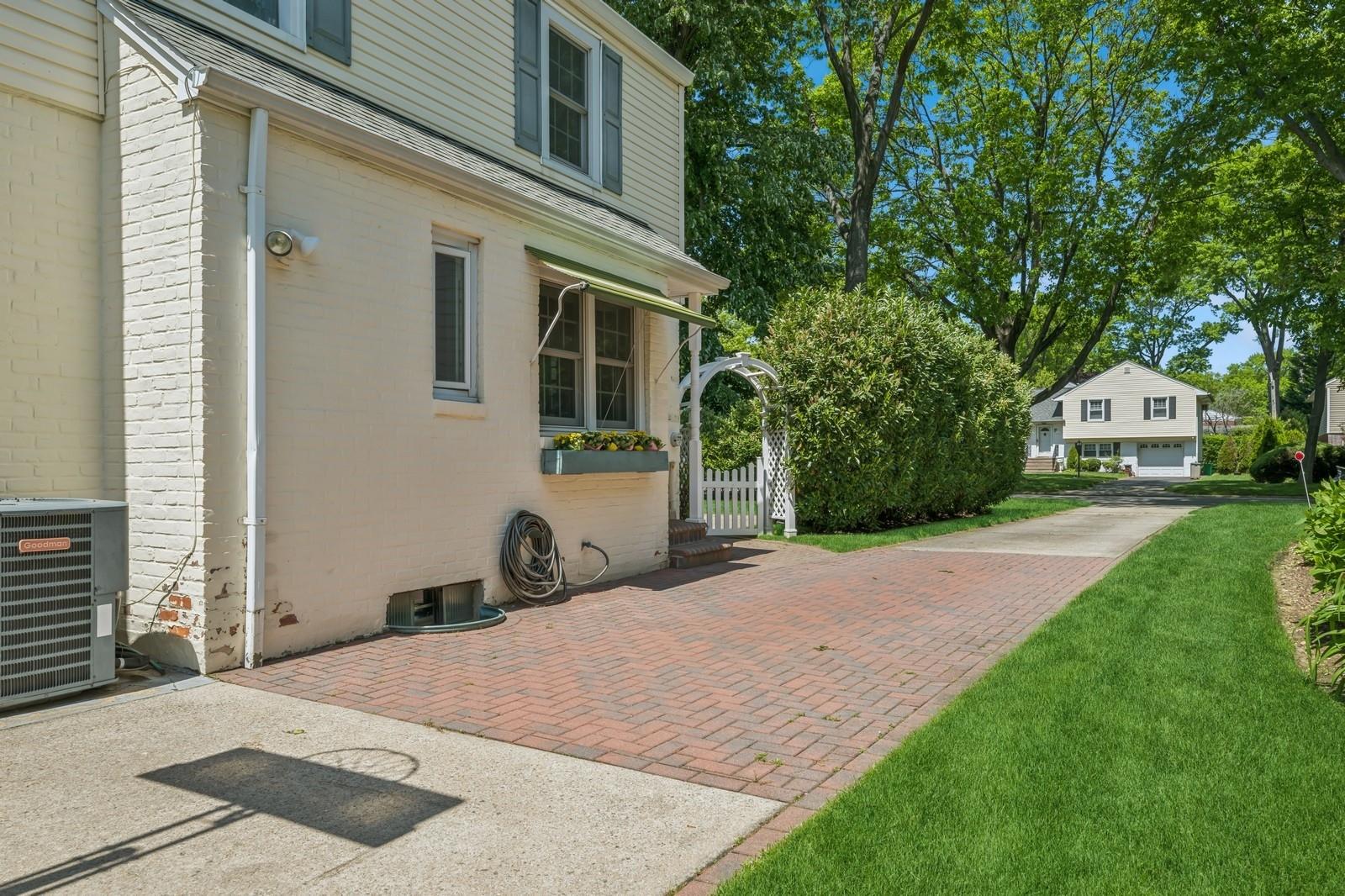 181 Washington Avenue, Garden City, New York image 30