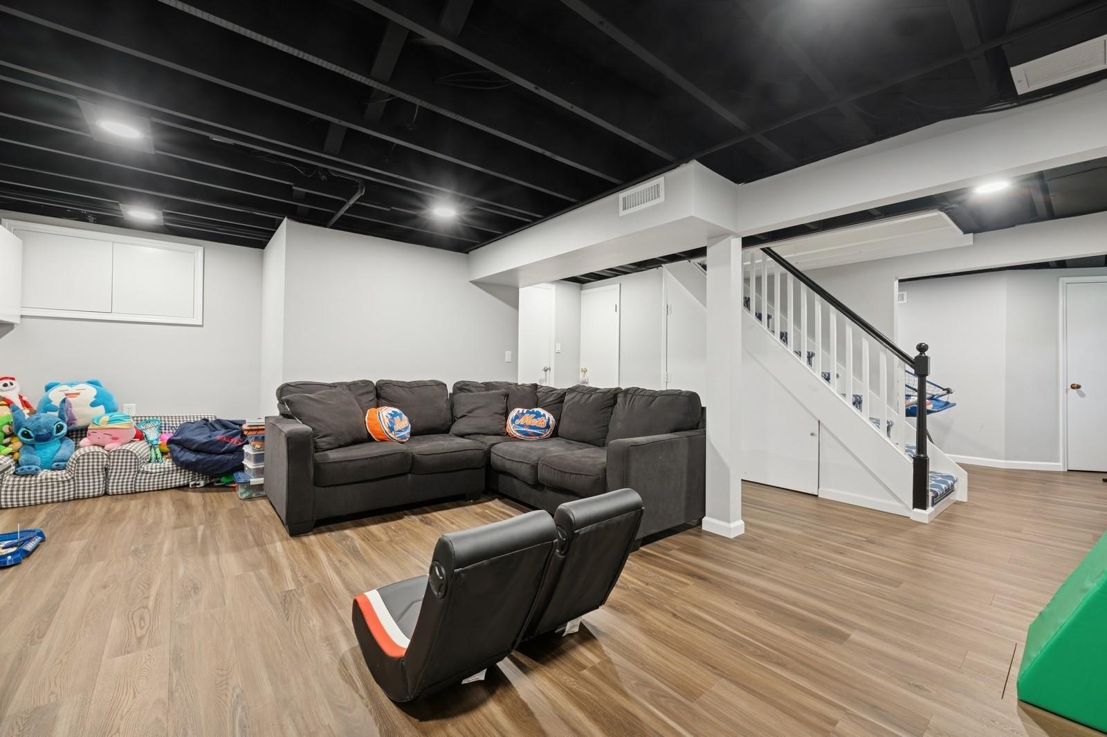 181 Washington Avenue, Garden City, New York image 24
