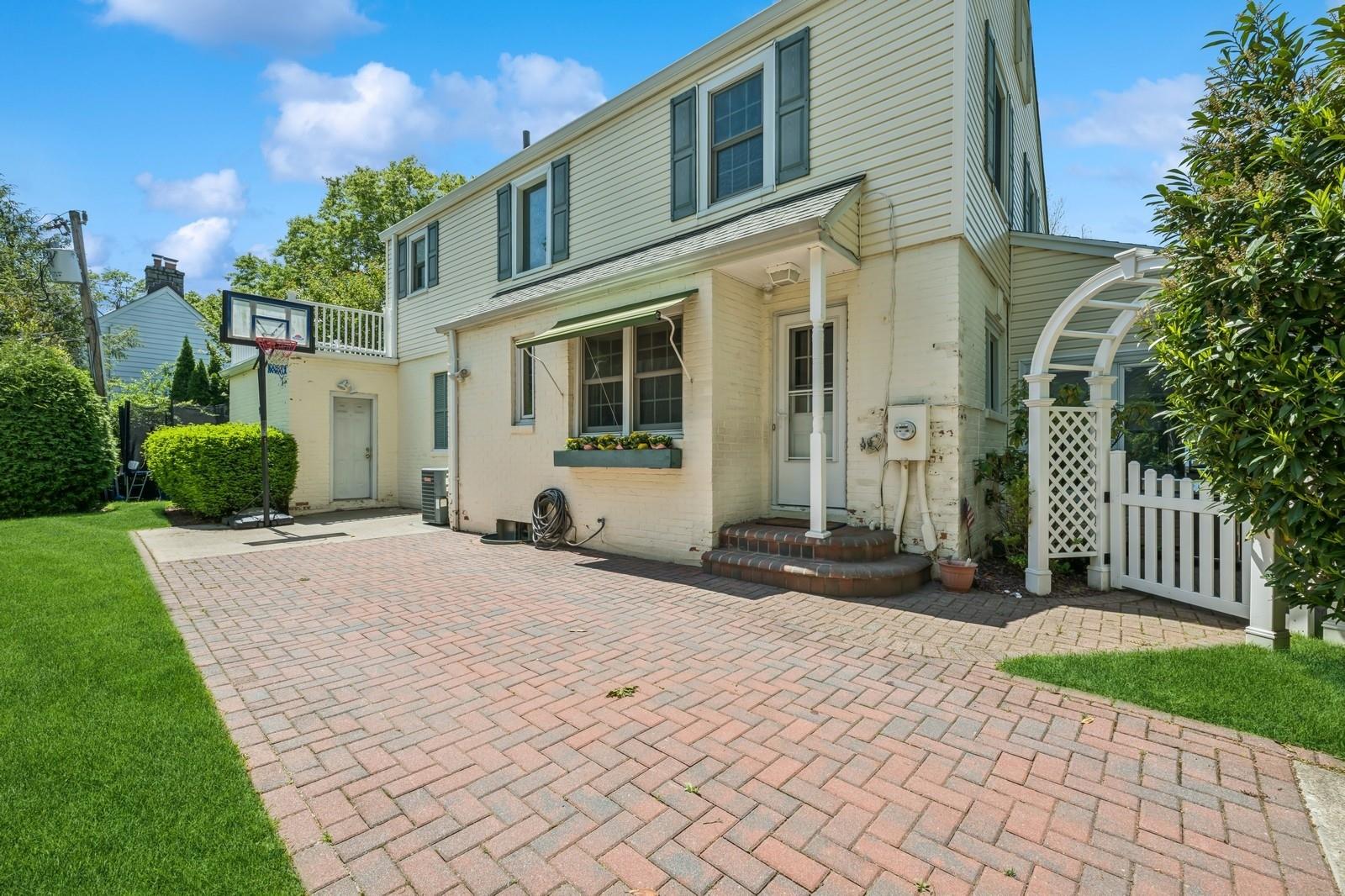 181 Washington Avenue, Garden City, New York image 29