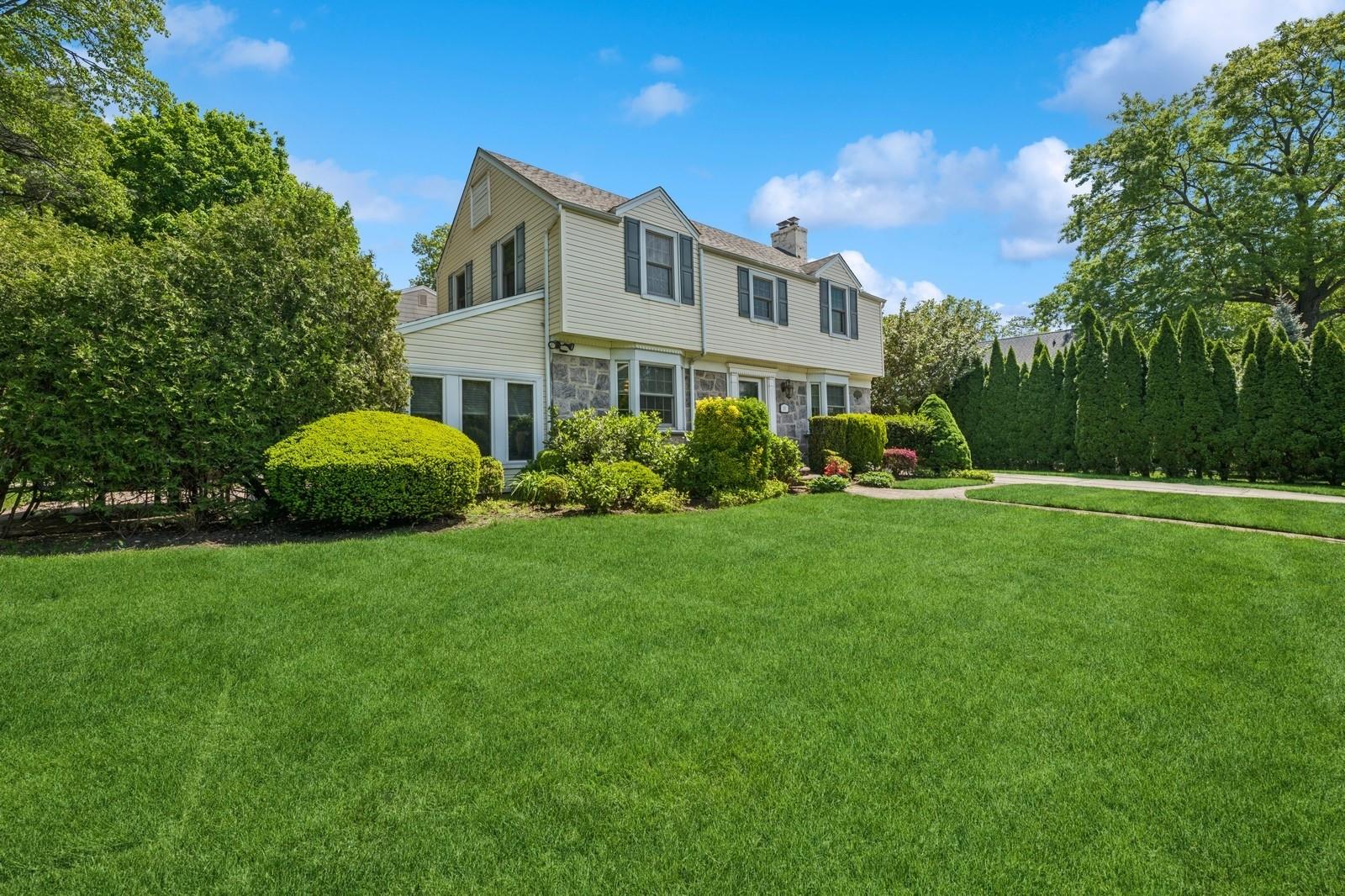 181 Washington Avenue, Garden City, New York image 2