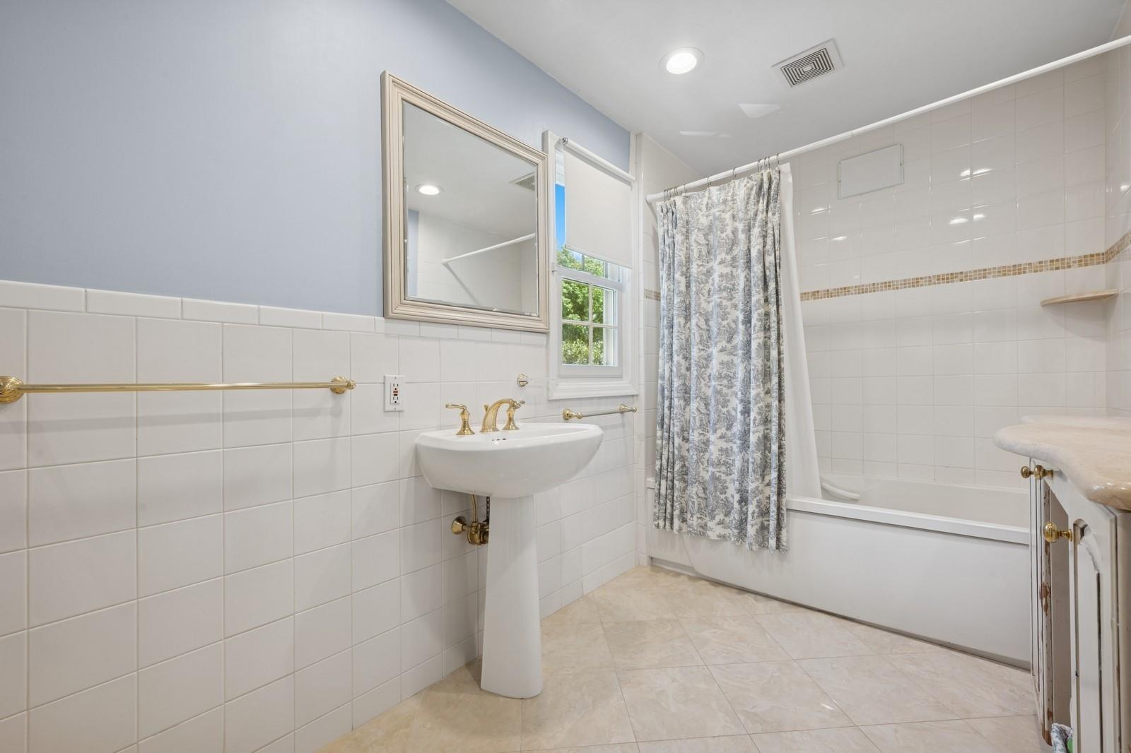 181 Washington Avenue, Garden City, New York image 20