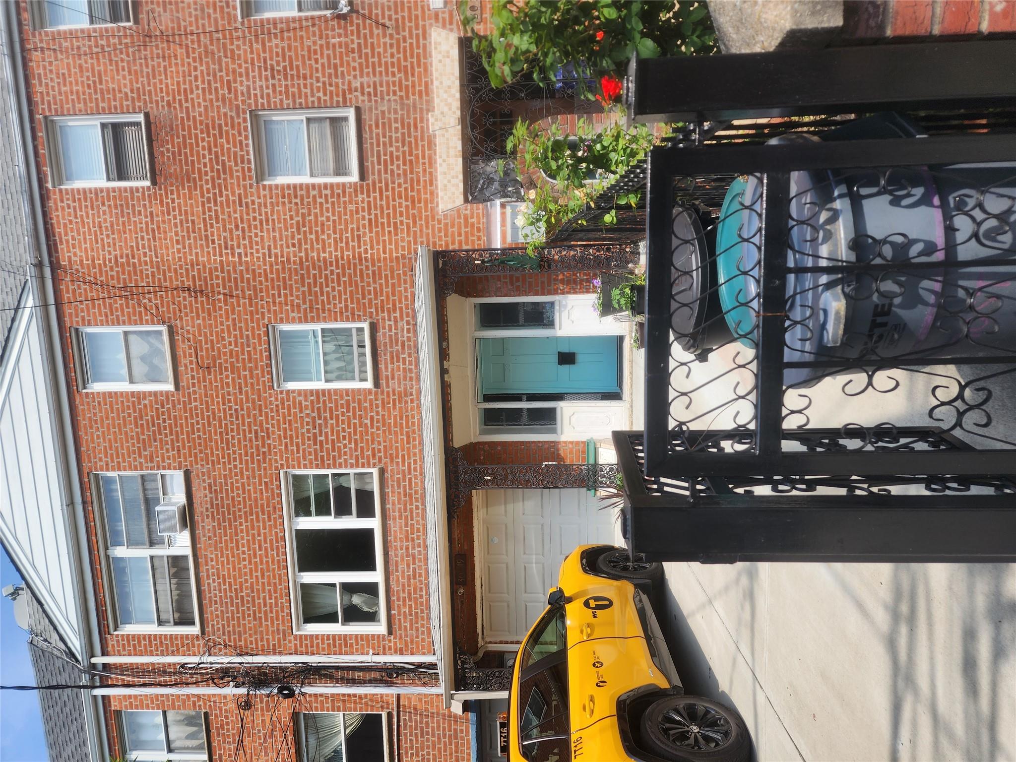 70th Street, East Elmhurst, Queens, NY - 3 Bedrooms  
1 Bathrooms  
5 Rooms - 