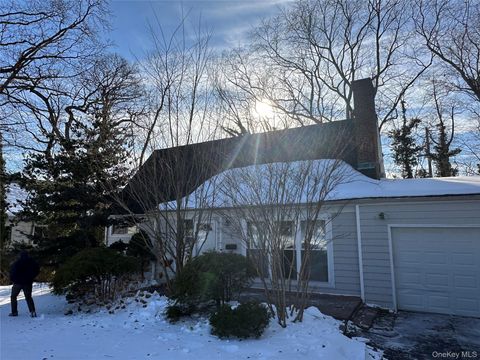 Homes For Sale - 67 Knollwood Road<br/> Roslyn, NY 11576