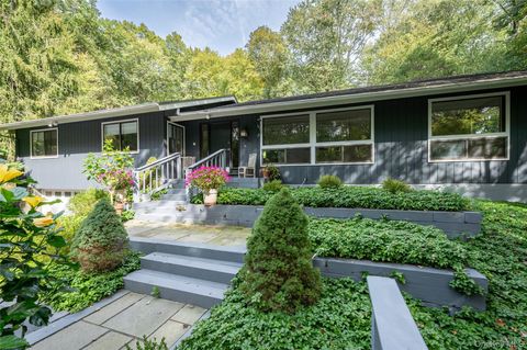 Photo of 29 Alice Road, Mount Kisco, NY 10549 (MLS # 914565)