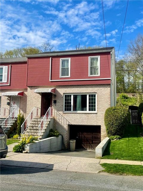 Townhouse For Sale - 63 Beechwood Avenue<br/> Mount Vernon, NY 10553