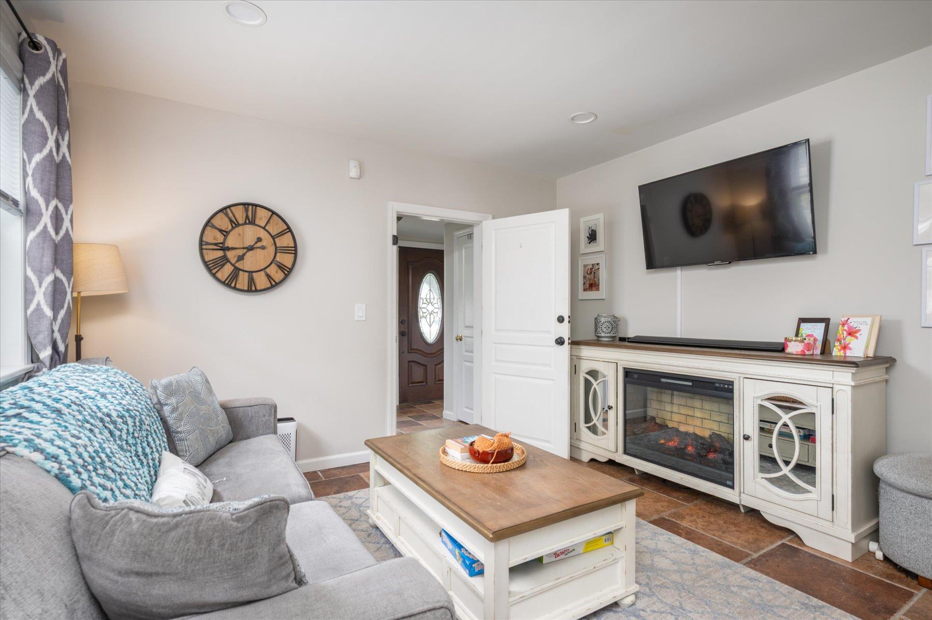 369 Collington Drive, Ronkonkoma, New York image 9
