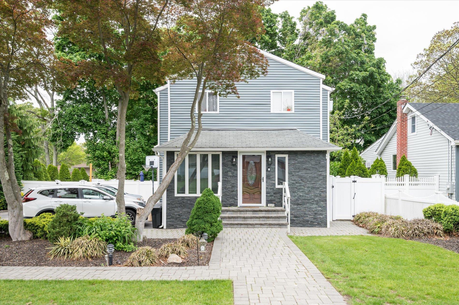 369 Collington Drive, Ronkonkoma, New York image 2