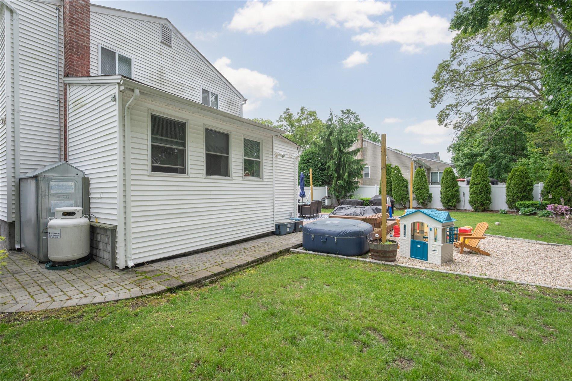 369 Collington Drive, Ronkonkoma, New York image 6