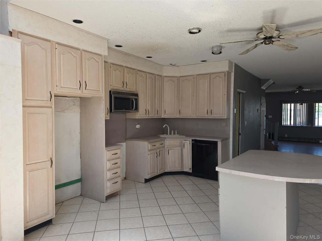 Photo of 39 Kent Road, Island Park, NY 11558 (MLS # 1028915)