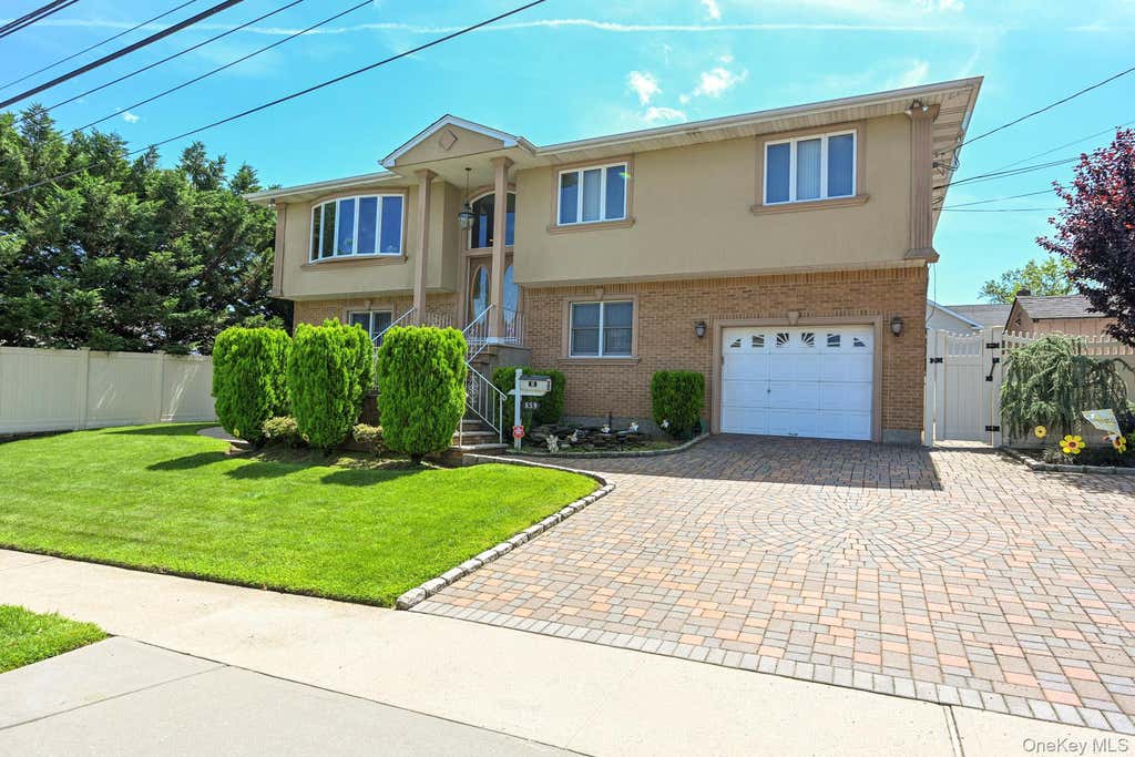 Photo of 859 Maloon Avenue, Franklin Square, NY 11010 (MLS # 1034516)
