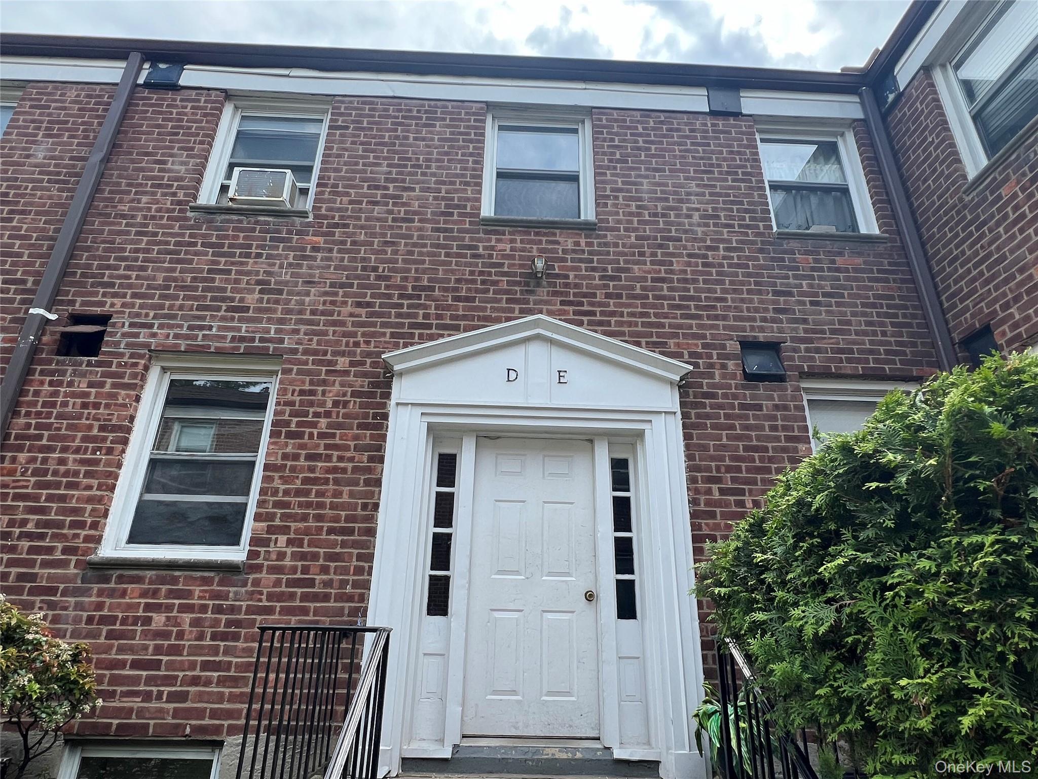 79 N Broadway