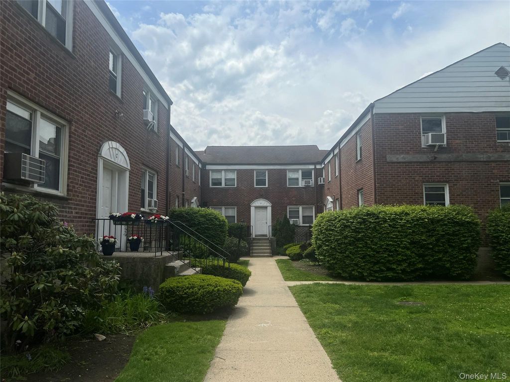 Photo of 79 N Broadway, White Plains, NY 10603 (MLS # 999742)