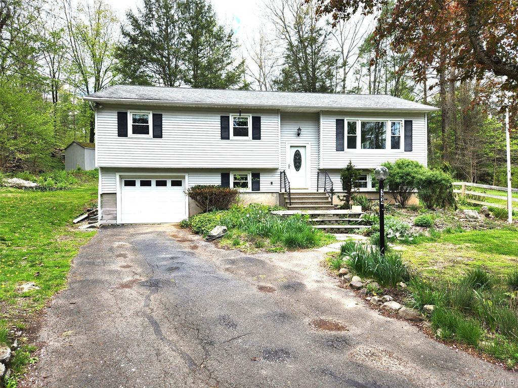 Photo of 384 Fishcreek Road, Saugerties, NY 12477 (MLS # 992125)