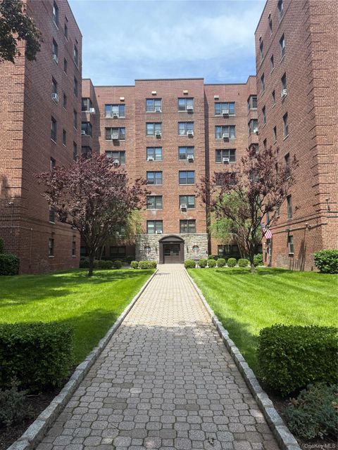 Homes For Sale - 505 E Lincoln Avenue #302<br/> Mount Vernon, NY 10552