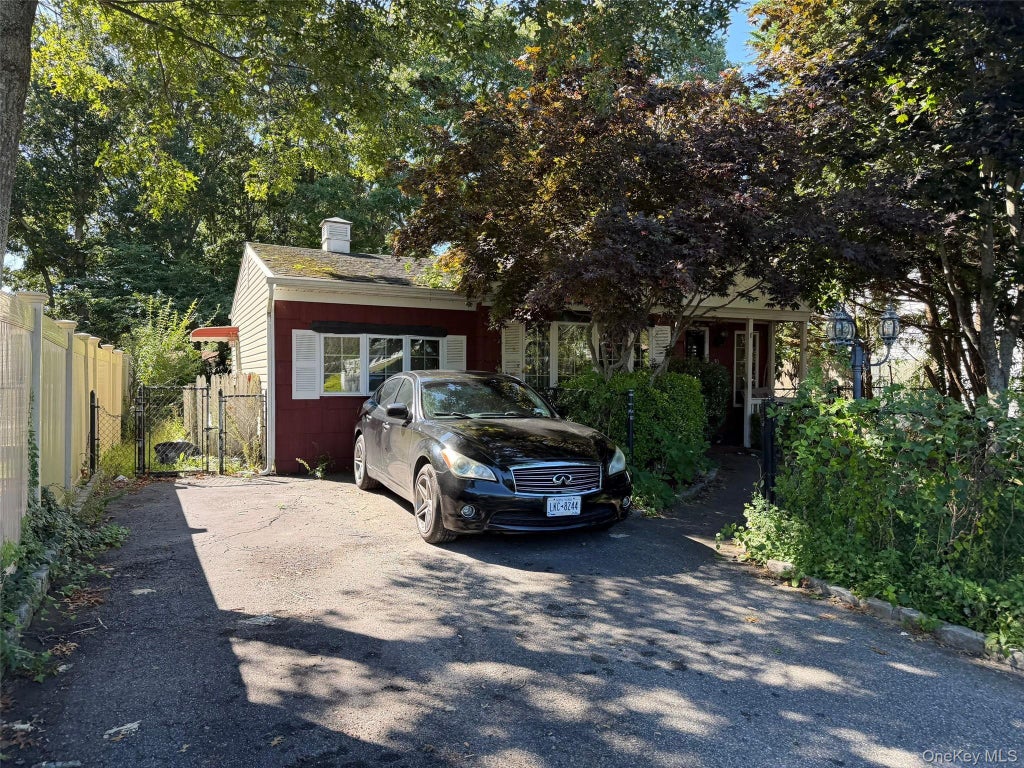 Photo of 30 Oakwood Drive, Shirley, NY 11967 (MLS # 1056211)