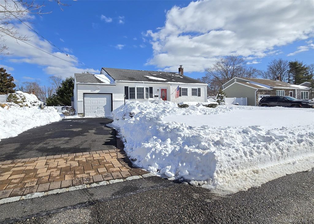 Photo of 165 Edgewater Avenue, Bayport, NY 11705 (MLS # 964543)