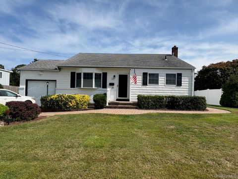 Homes For Sale - 165 Edgewater Avenue<br/> Bayport, NY 11705