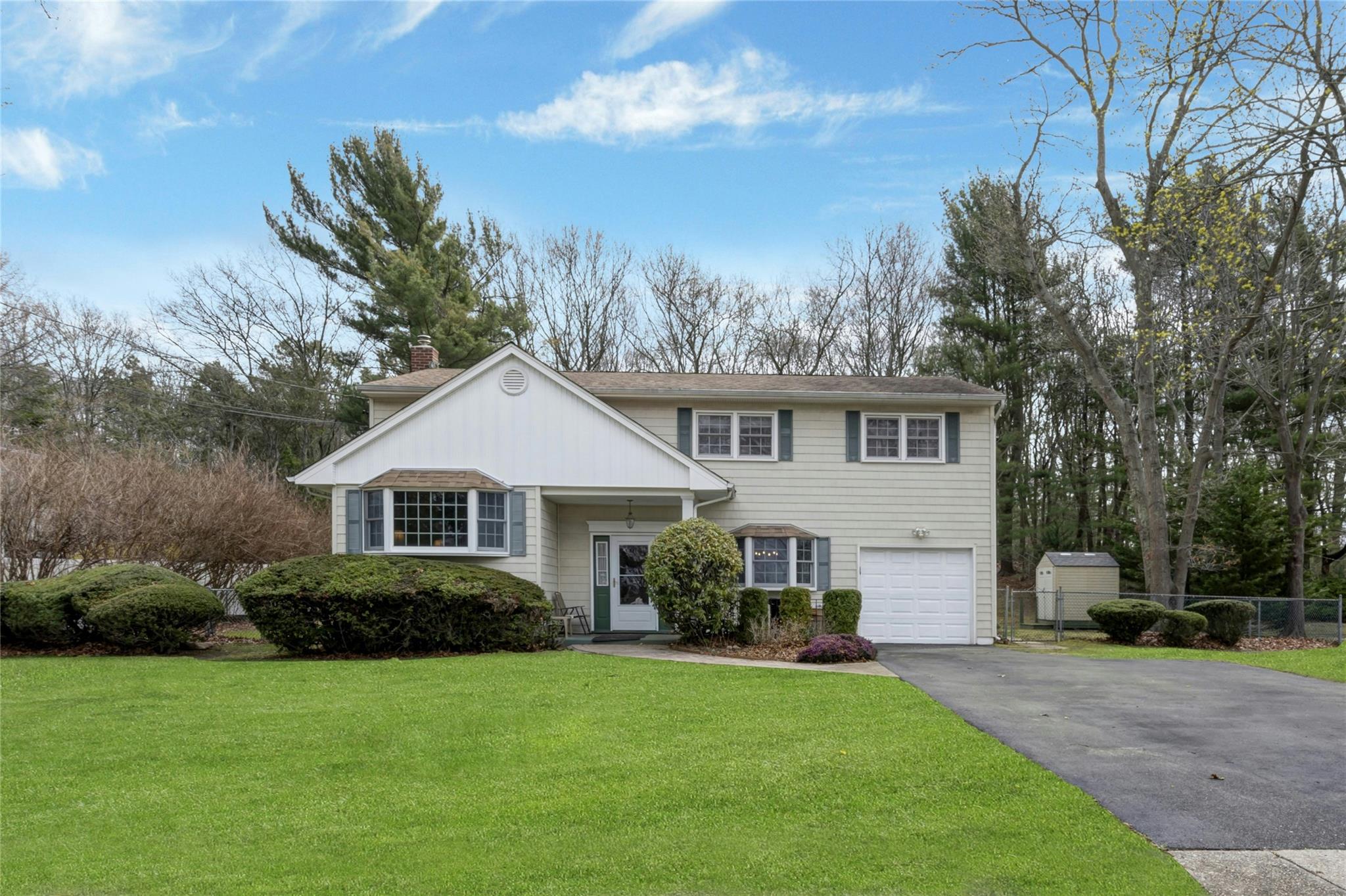 101 Grissom Way, Hauppauge, New York image 1
