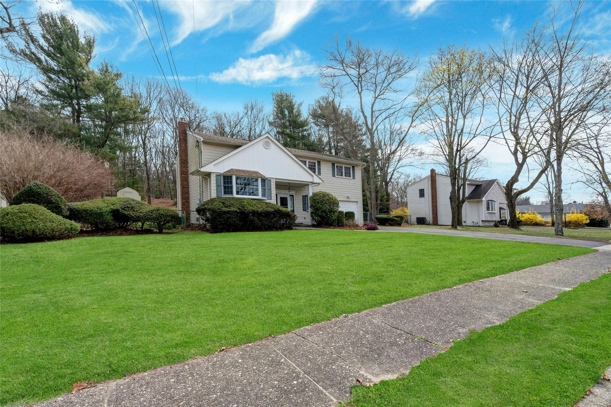 101 Grissom Way, Hauppauge, New York image 4