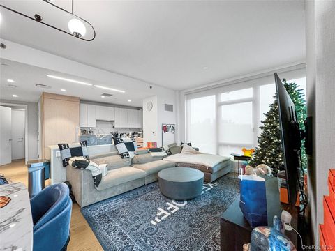 13327 39th Avenue 5Q Flushing NY 11354