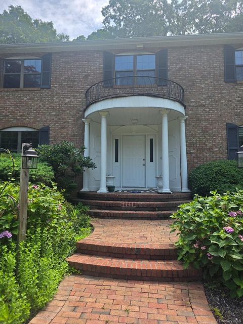 Homes For Sale - 94 Bagatelle Road<br/> Melville, NY 11747