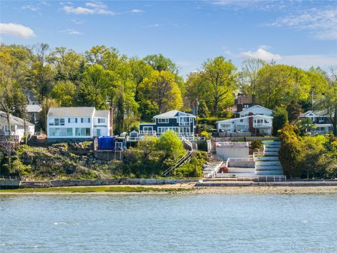 Homes For Sale - 14 Shorecliff Place<br/> Great Neck, NY 11023