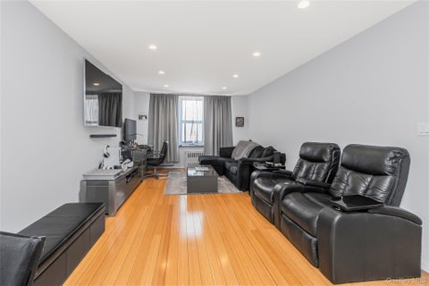 Homes For Sale - 1874 Pelham Parkway #4A<br/> Bronx, NY 10461