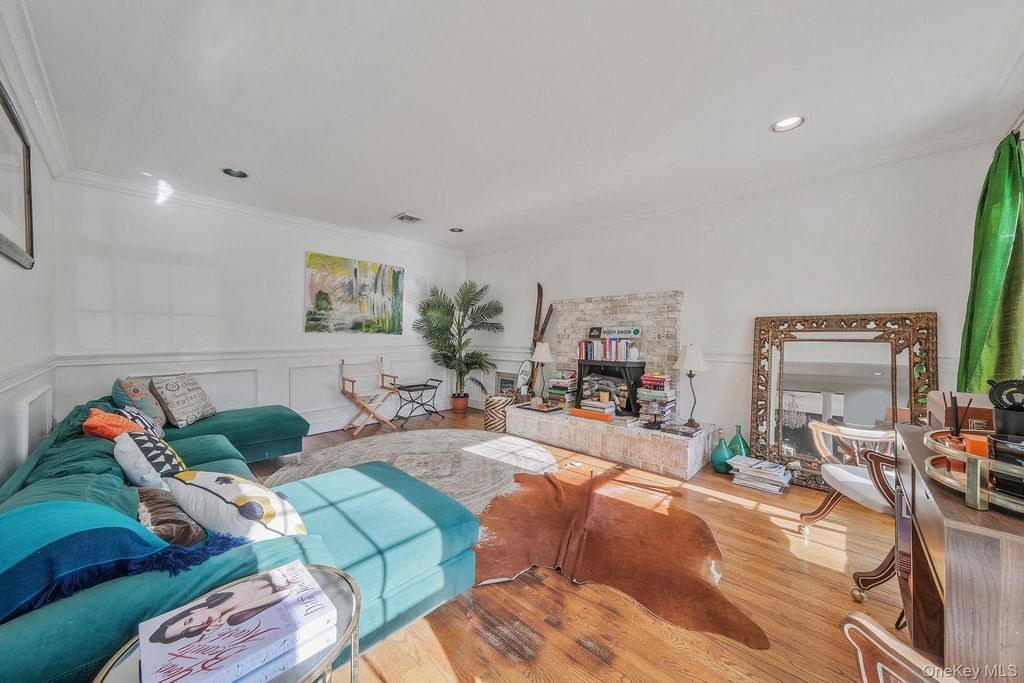 Photo of 180 Miller Place Road, Miller Place, NY 11764 (MLS # 955508)