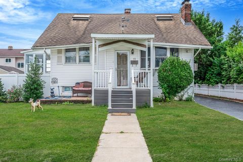 Photo of 55 Moore Avenue, Oceanside, NY 11572 (MLS # 916865)