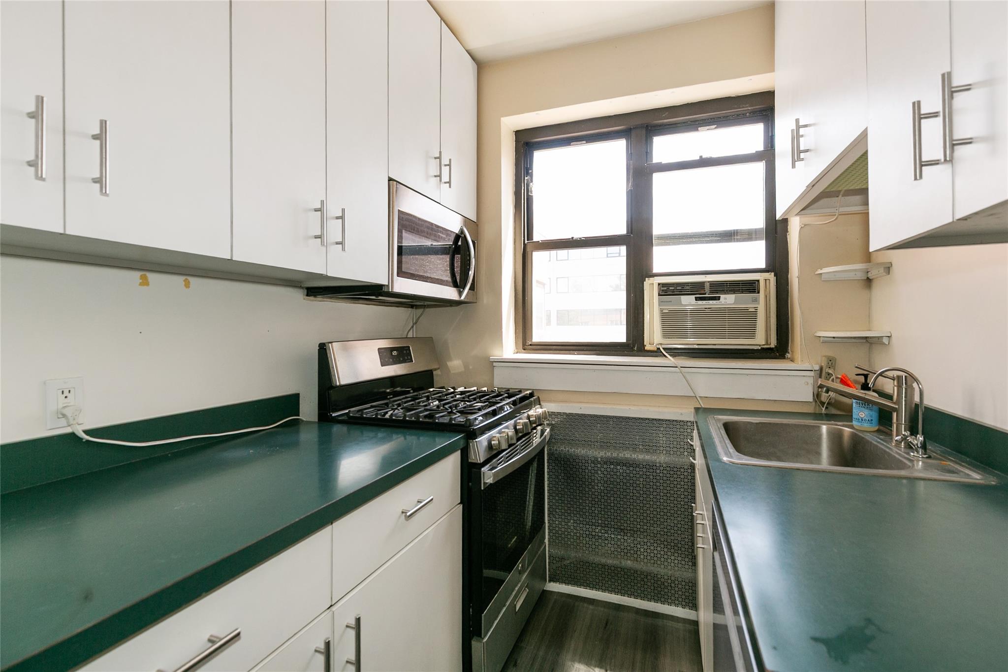 2 Townhouse Place Pl #3N, Great Neck, New York image 15