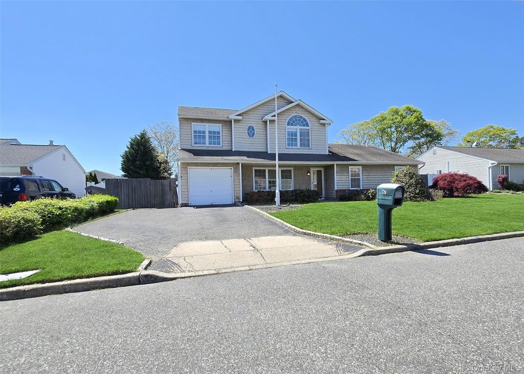 Photo of 67 Sequoia Way, Holbrook, NY 11741 (MLS # 1001011)