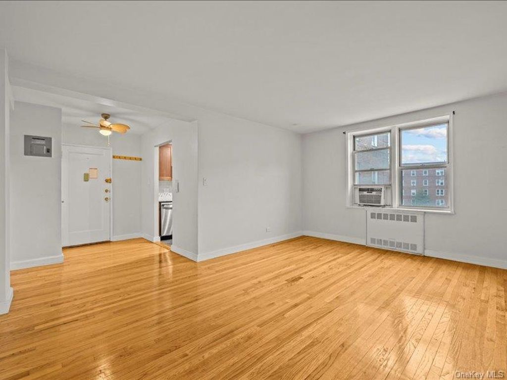 Photo of 5610 Netherland Avenue Ave #5G, Bronx, NY 10471 (MLS # 946770)