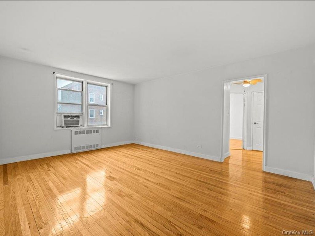 Photo of 5610 Netherland Avenue Ave #5G, Bronx, NY 10471 (MLS # 946770)