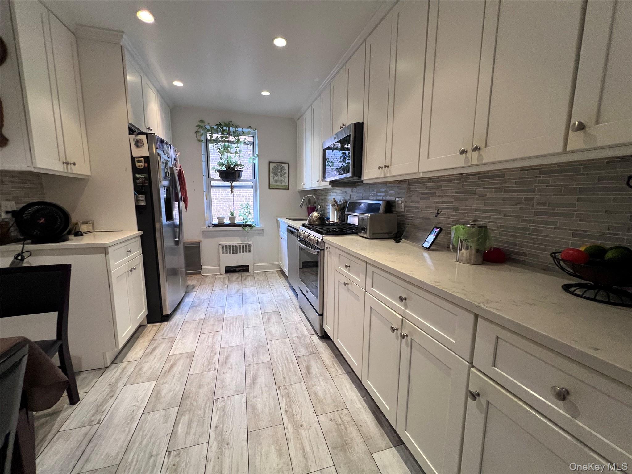 2080 Barnes Avenue 5C