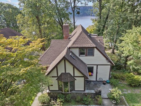 Photo of 99 Pinecrest Parkway, Hastings-on-Hudson, NY 10706 (MLS # 919494)