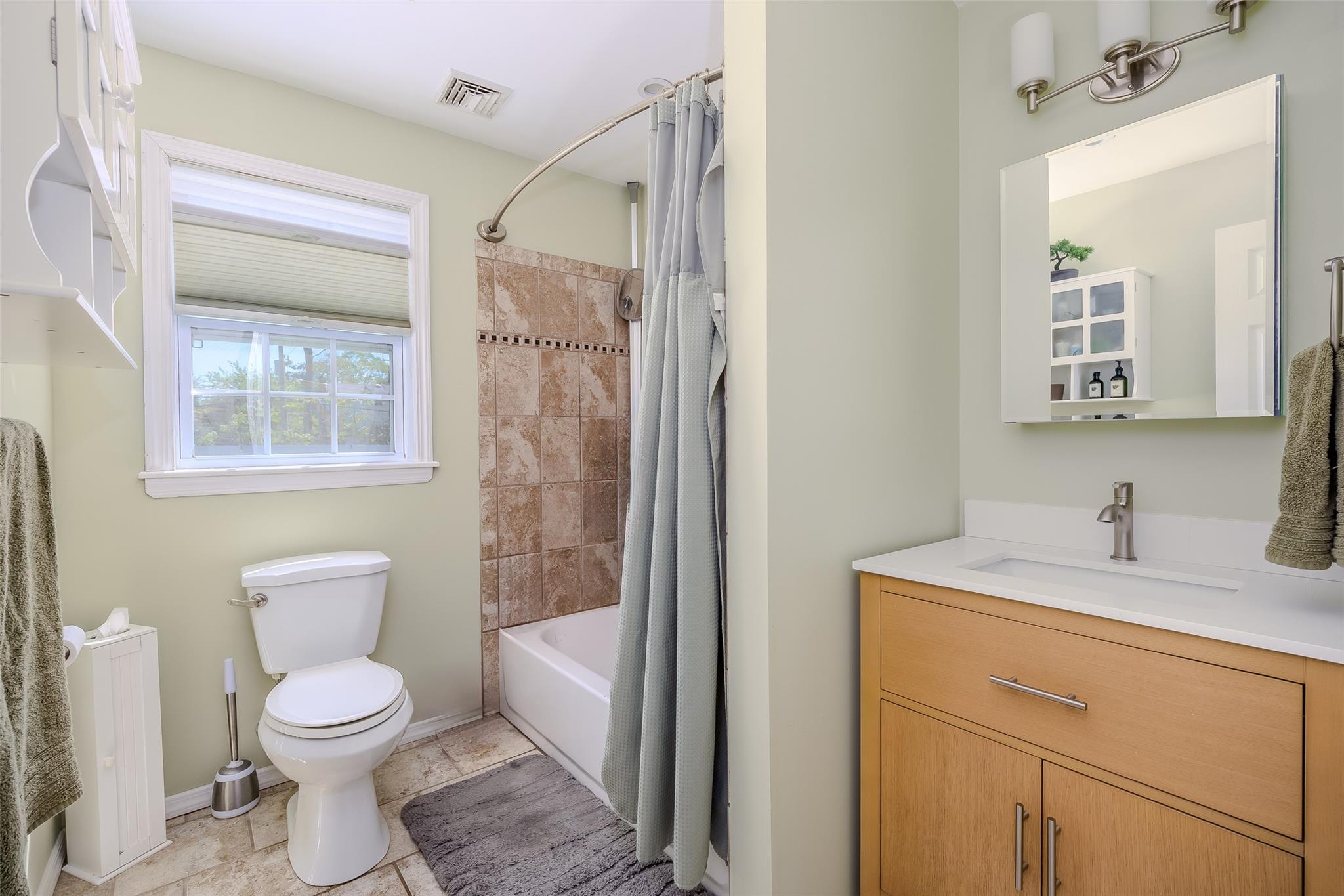 39 Harned Road, Commack, New York image 22
