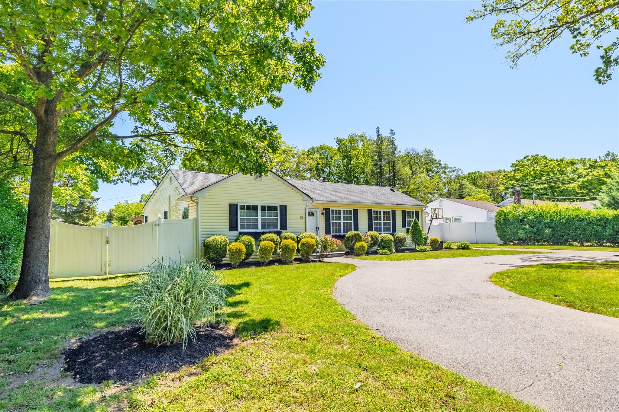 39 Harned Road, Commack, New York image 2