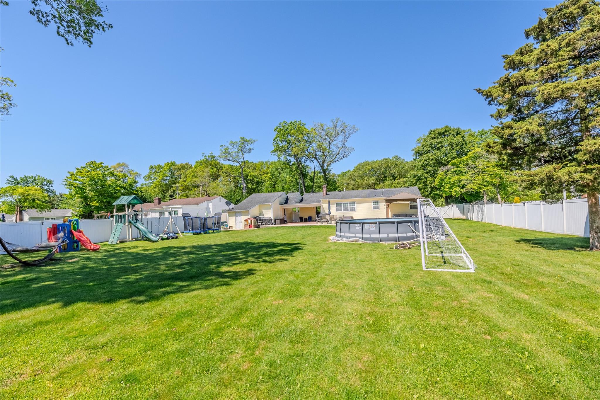 39 Harned Road, Commack, New York image 34