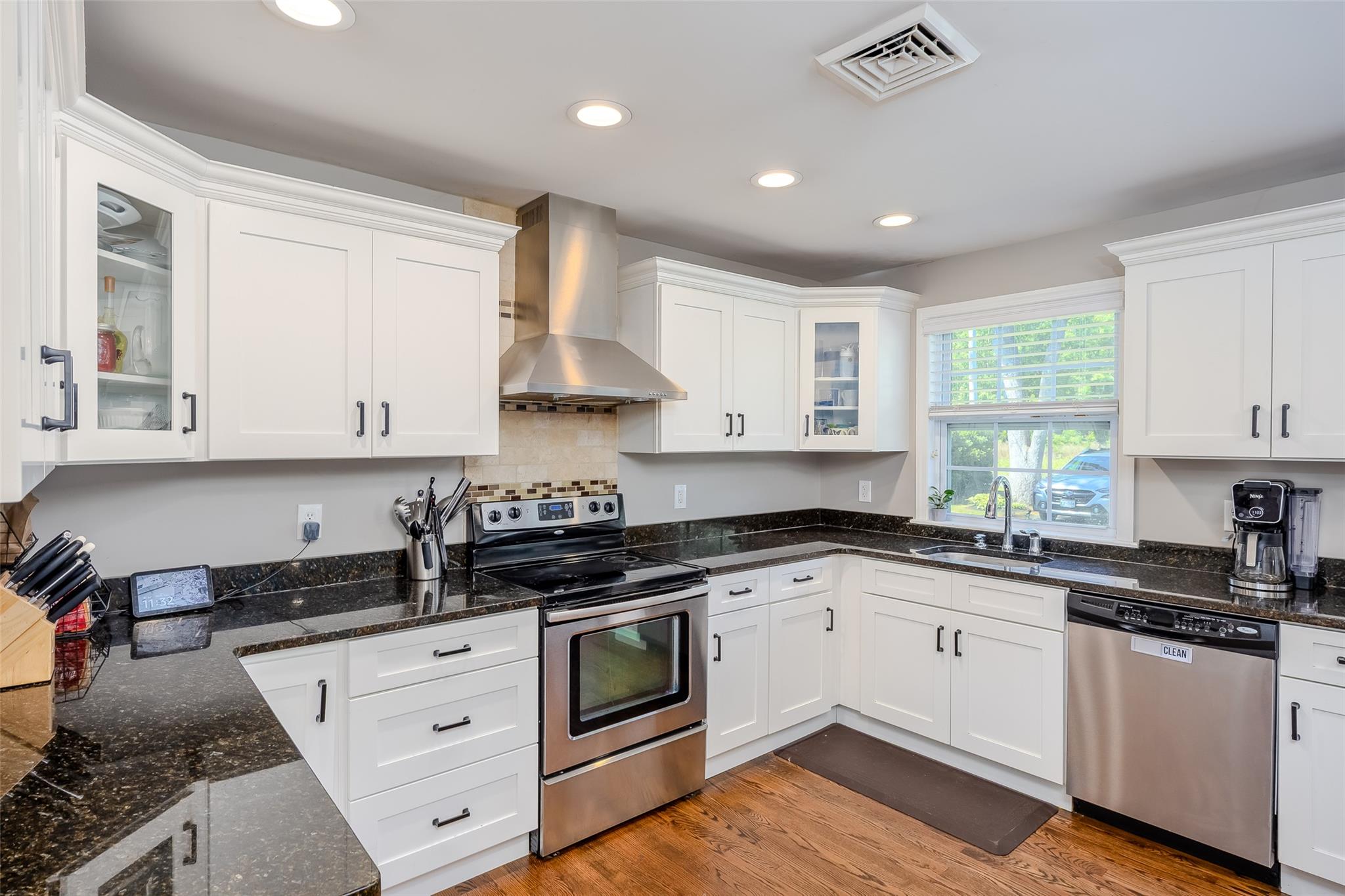 39 Harned Road, Commack, New York image 9