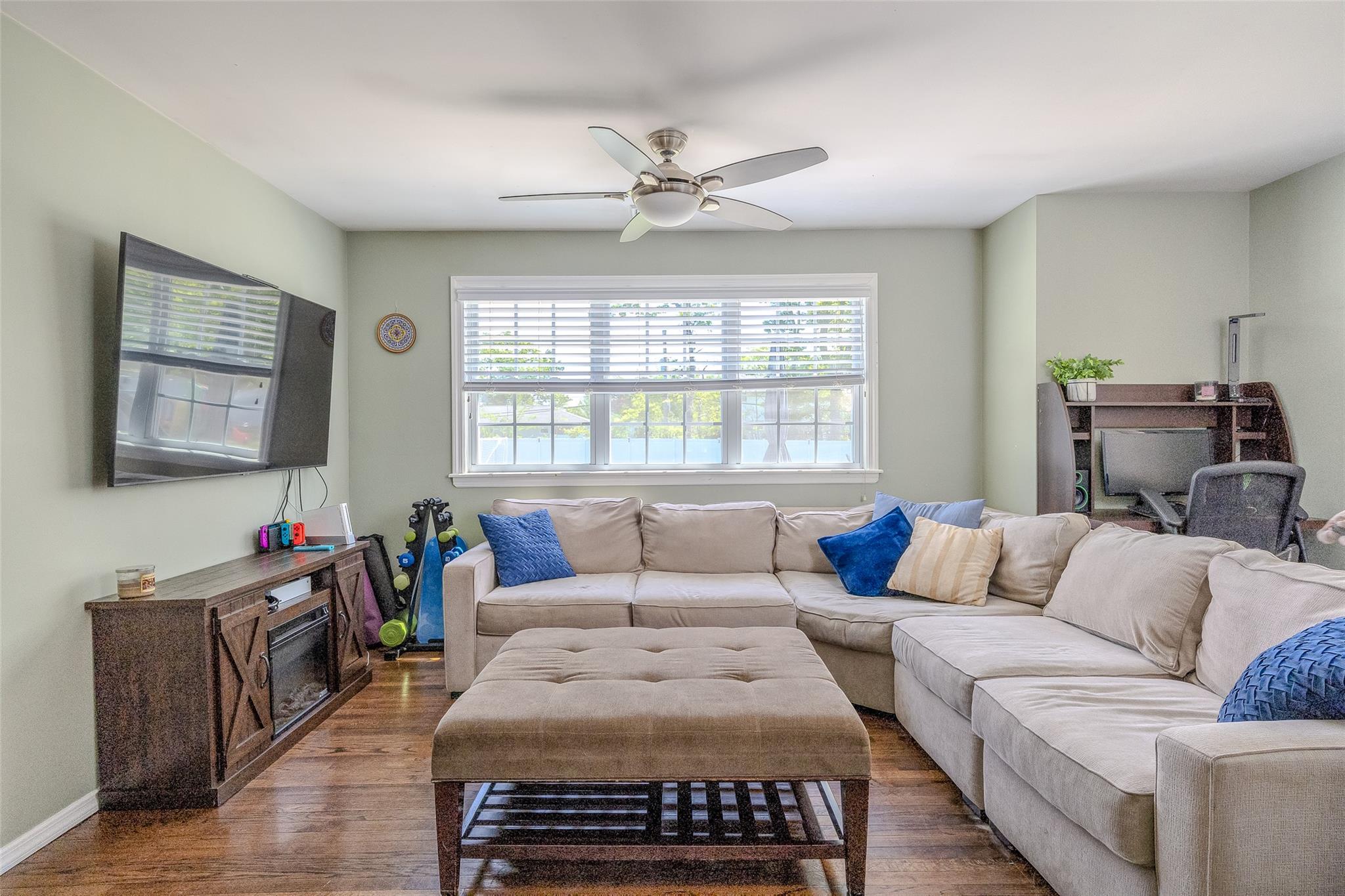 39 Harned Road, Commack, New York image 13